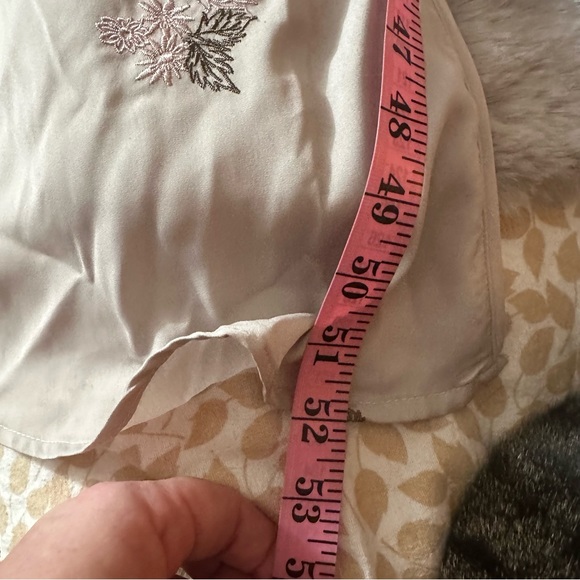 Torrid Light Grey Floral Embroidered Side Slits Tie Waist Robe/Kimono NWT 1X/2X - Picture 12 of 15